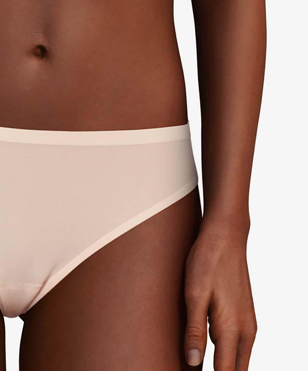String taille basse Chantelle Softstretch beige doré C26490-01N 4