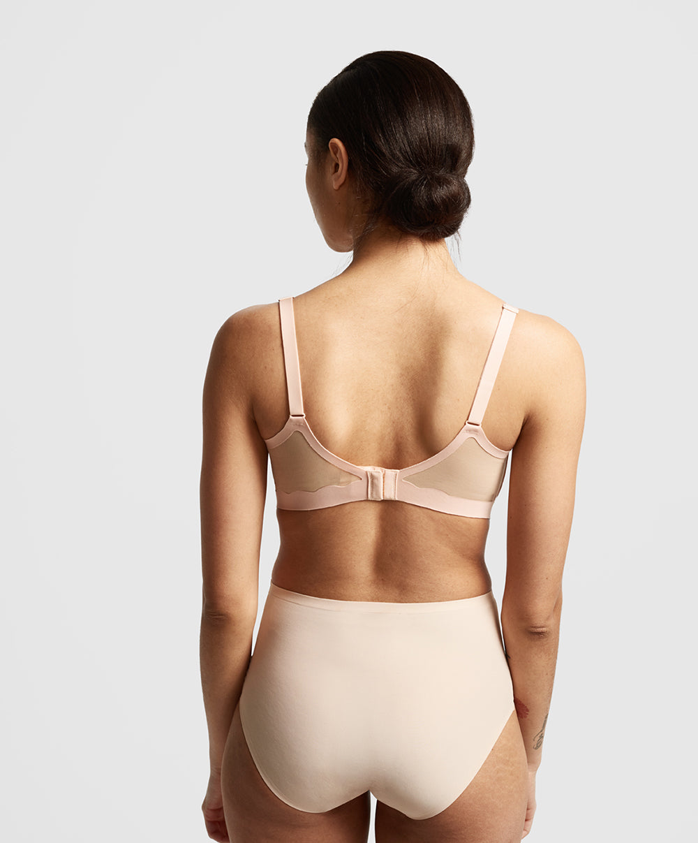 Soutien-gorge moulé armatures enveloppant Chantelle Pure light Chair C10M10-011