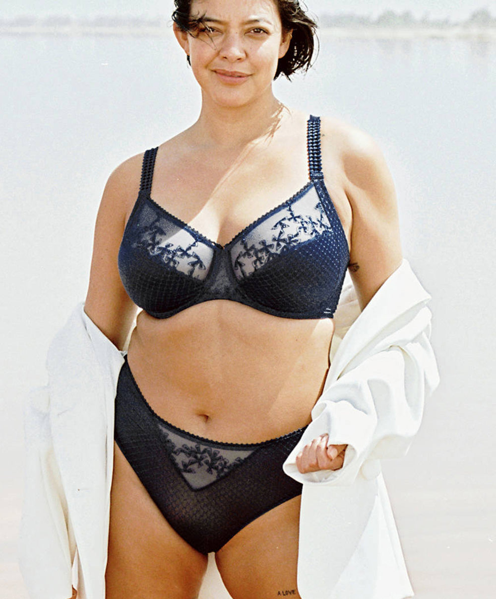 Soutien-gorge armatures très enveloppant Chantelle Instants saphir C13A10-0K4