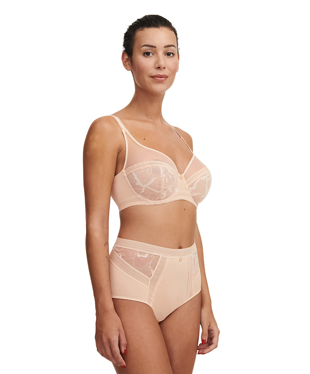Soutien-gorge armatures très enveloppant Chantelle True Lace beige doré C11M10-01N