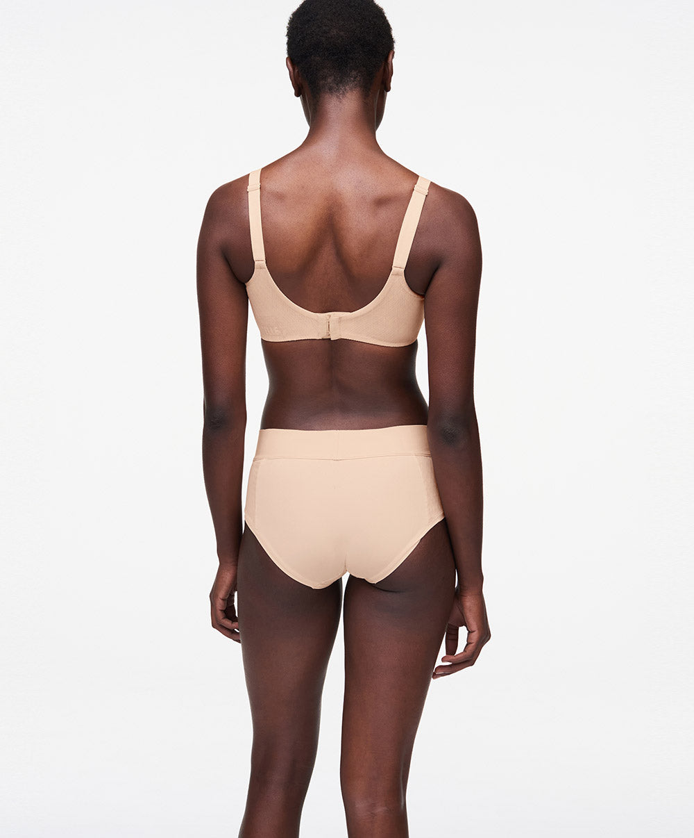 Soutien-gorge moulé très enveloppant avec armatures Chantelle Smooth Lines beige doré C11N10-01N