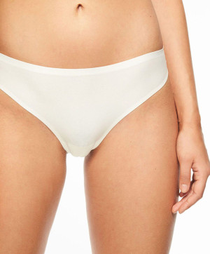String taille basse Chantelle Soft Stretch ivoire C26490 035
