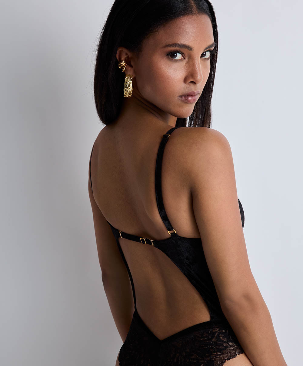 Body The night before Black bird Aubade 3I86-BLAB