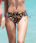 Bas de maillot de bain slip à coulisses La Muse en Fleurs bouquet radieux noir Antigel Bain FBB0630-BR