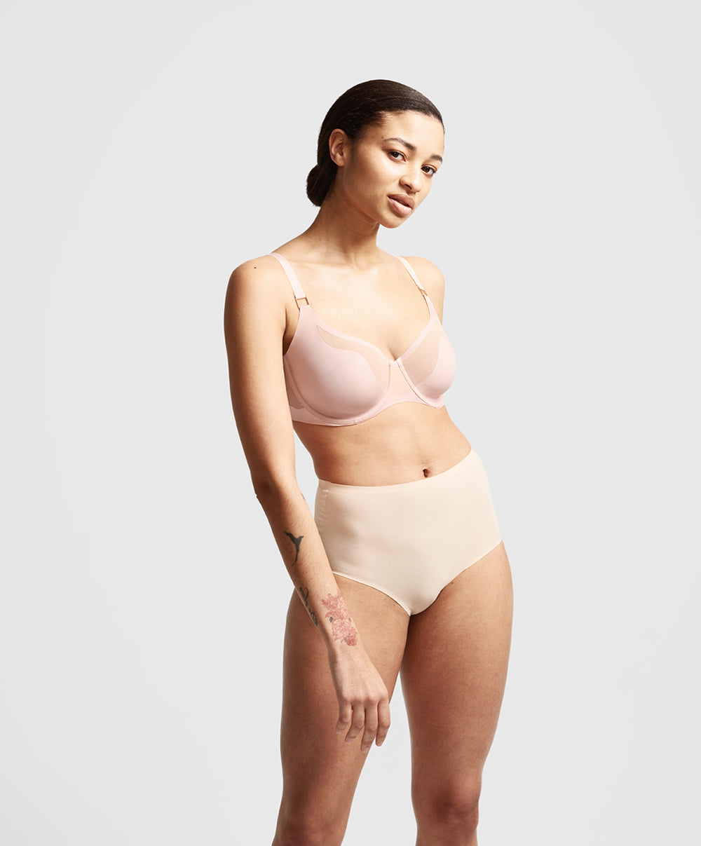 Soutien-gorge moulé armatures enveloppant Chantelle Pure light Chair C10M10-011