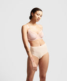 Soutien-gorge moulé armatures enveloppant Chantelle Pure light Chair C10M10-011