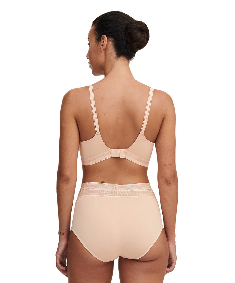 Soutien-gorge armatures très enveloppant Chantelle True Lace beige doré C11M10-01N