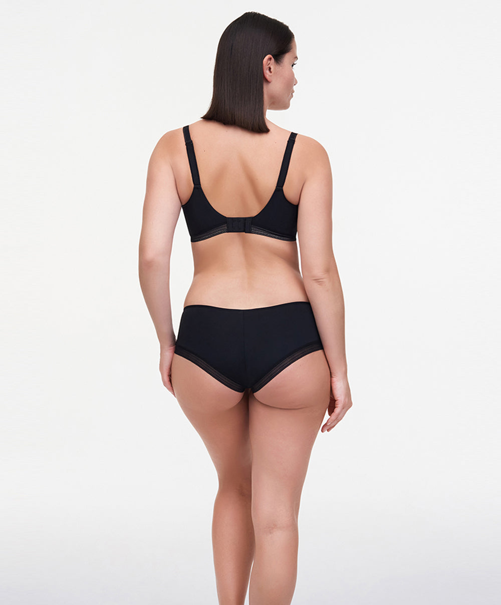 Soutien-gorge armatures très enveloppant Chantelle True Lace noir C11M10-011