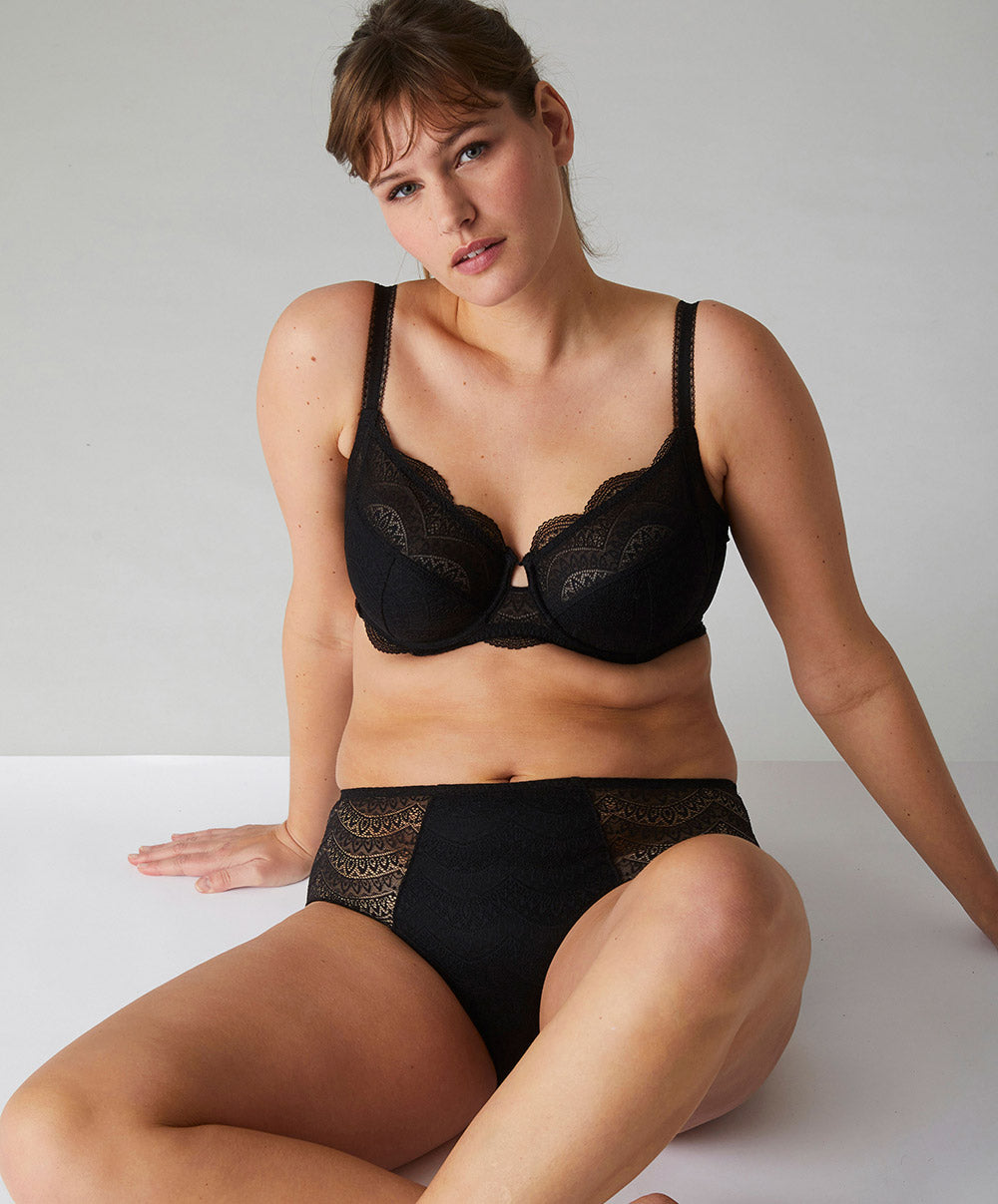 Soutien-gorge emboitant en dentelle pour poitrine généreuse Simone Pérèle Karma noir 12V320-015