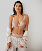 Soutien-gorge moulé enveloppant avec armatures Chantelle Hedona peau C20310-012