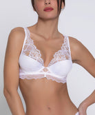 Soutien-gorge mousse à armatures forme triangle Lise Charmel Sublime en Dentelle blanc ACH7013-BL